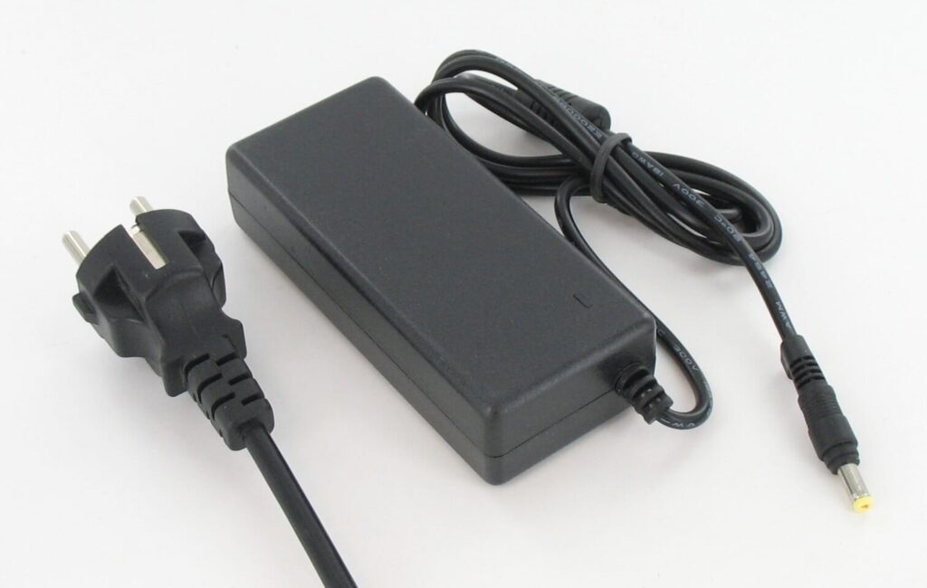 Laptop AC Adapter 65W (BLA020046)